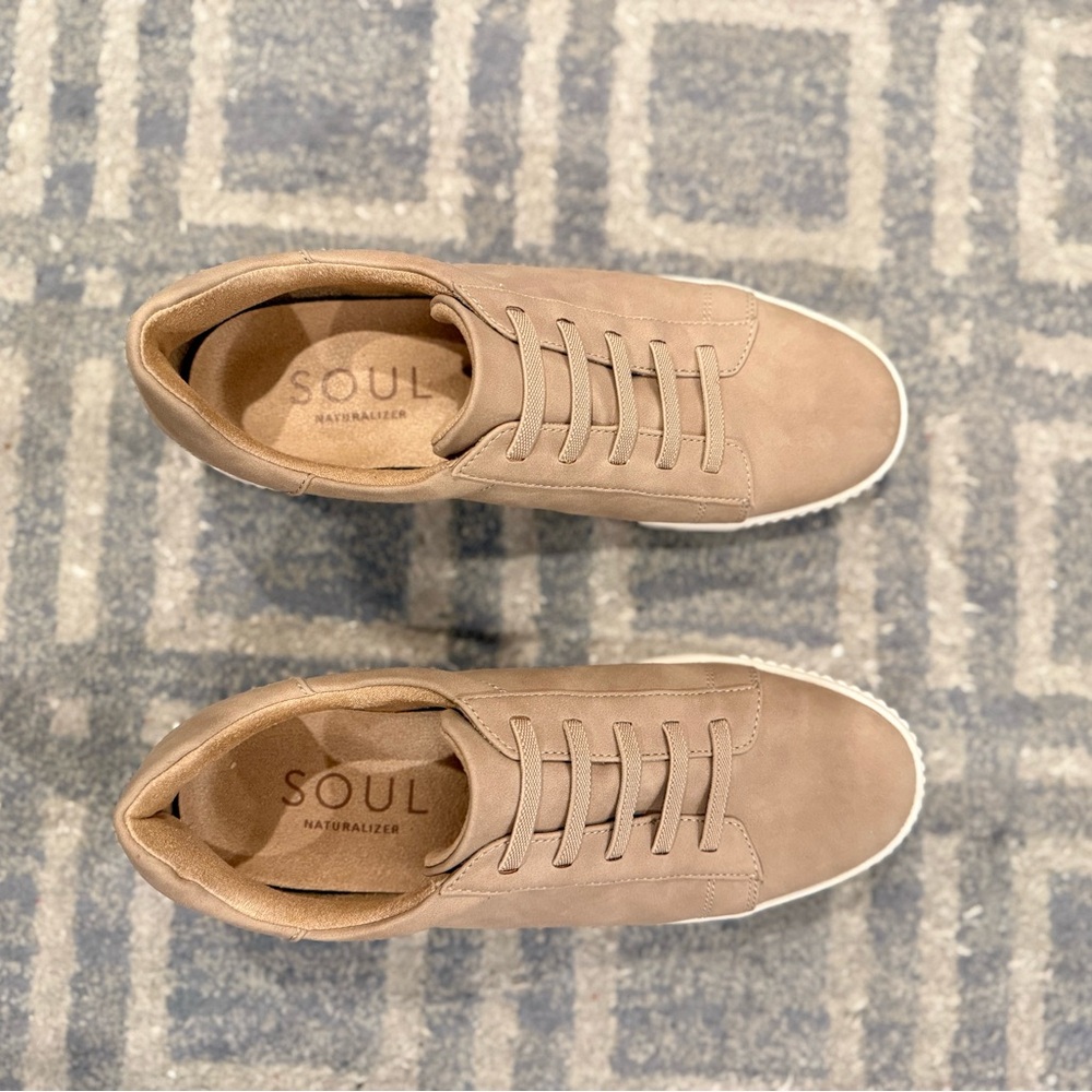 SOUL Naturalizer Women’s Tia Step-in Elastic Lace Sneaker - size 8 - EUC